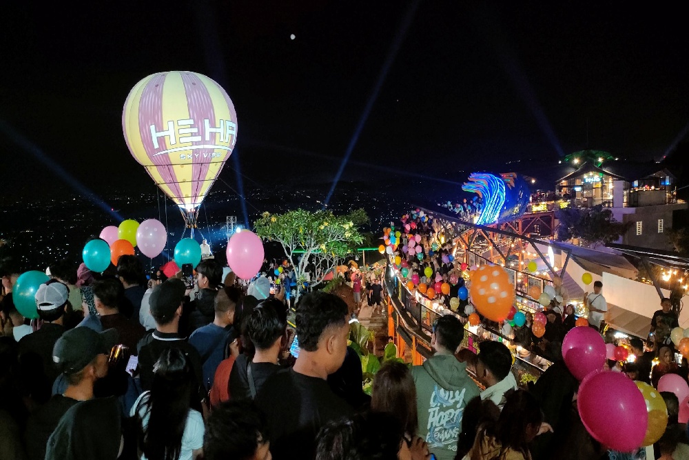 Pelepasan 1.000 Balon Jadi Penanda Awal 2026 di HeHa Sky View Patuk