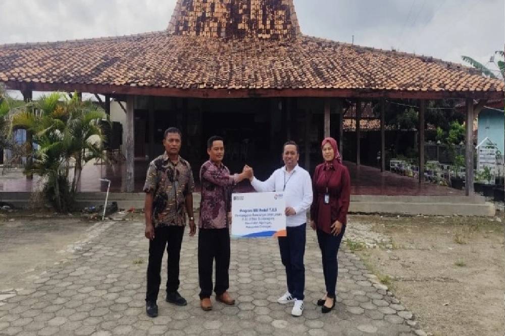 BRI Pasang PJU Tenaga Surya di Desa Sumberagung Grobogan
