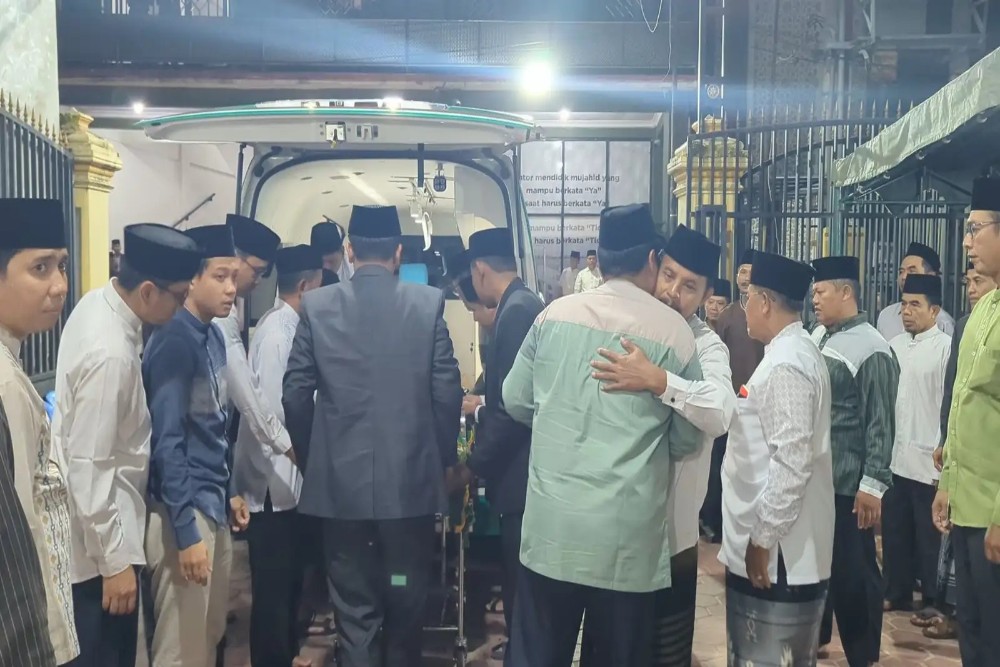 KH Amal Fathullah Zarkasyi Wafat, Ribuan Santri Padati Gontor