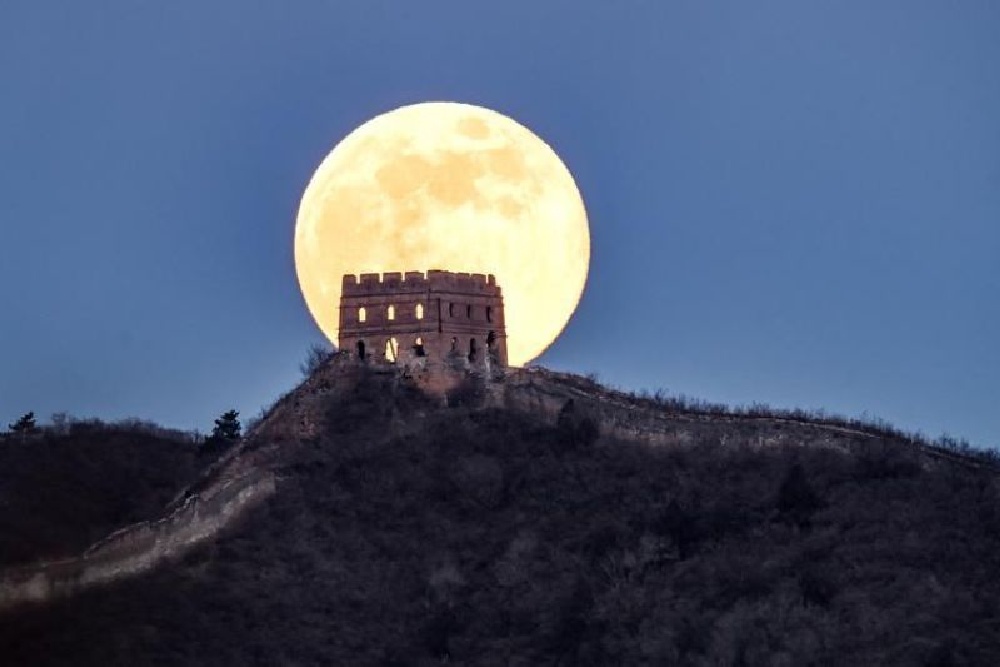 Deretan Foto Supermoon yang Pertama di Tahun 2026