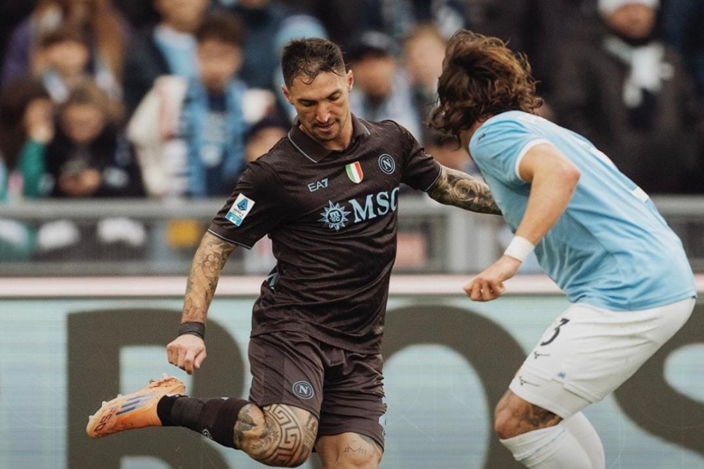 Tiga Kartu Merah Warnai Kemenangan Napoli atas Lazio