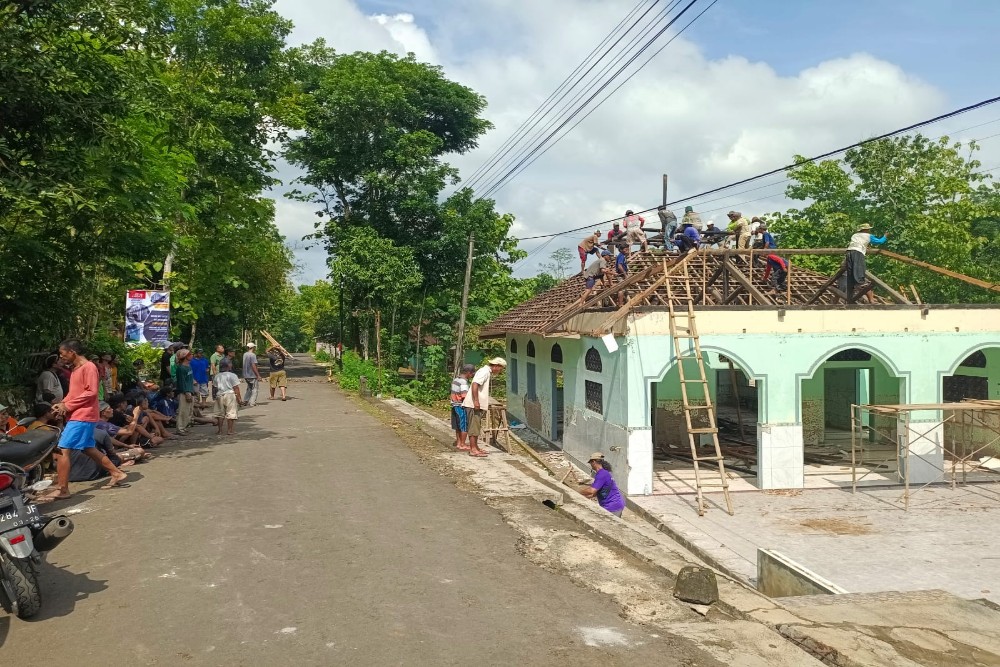 Warga Gunungkidul Tertipu Renovasi Masjid, Bangunan Telanjur Dibongkar
