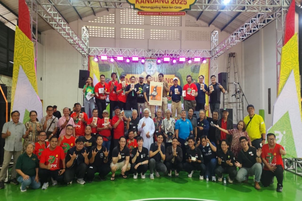 Angkatan 2000 de Britto Luncurkan Buku Karya Alumni Lintas Generasi