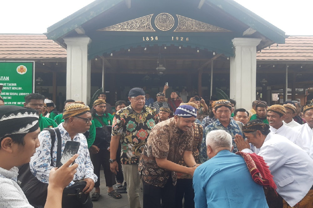 PB XIV Mangkubumi Salat Jumat di Masjid Gedhe Mataram Kotagede