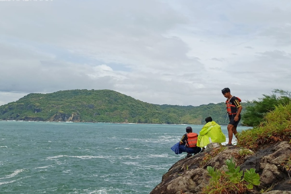 Hujan Deras Ganggu Pencarian Dua Pemancing di Wediombo Gunungkidul