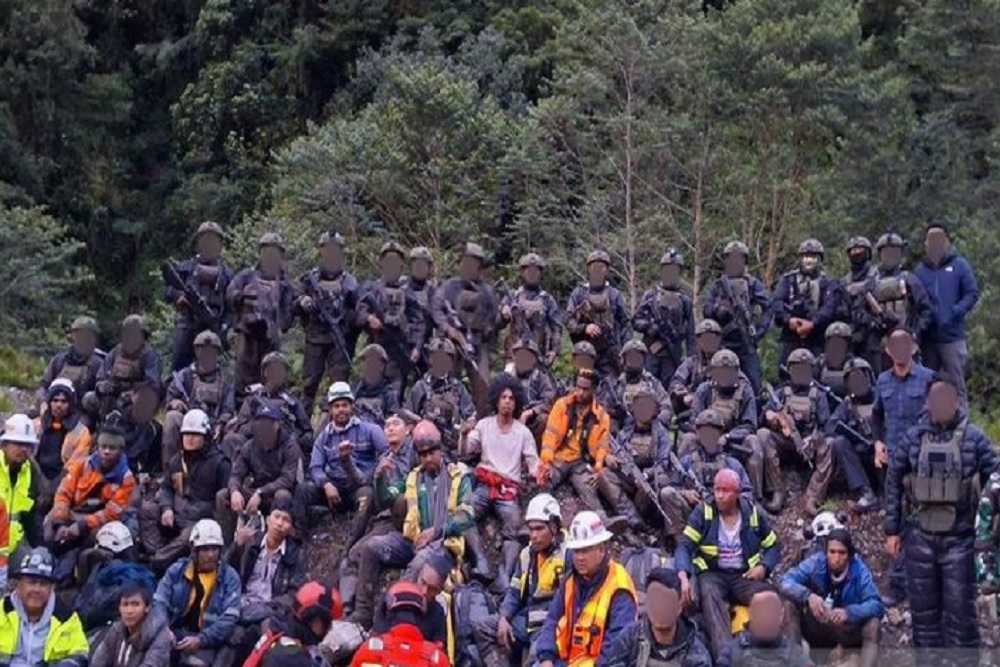 TNI Evakuasi 18 Karyawan Freeport dari Ancaman OPM di Papua