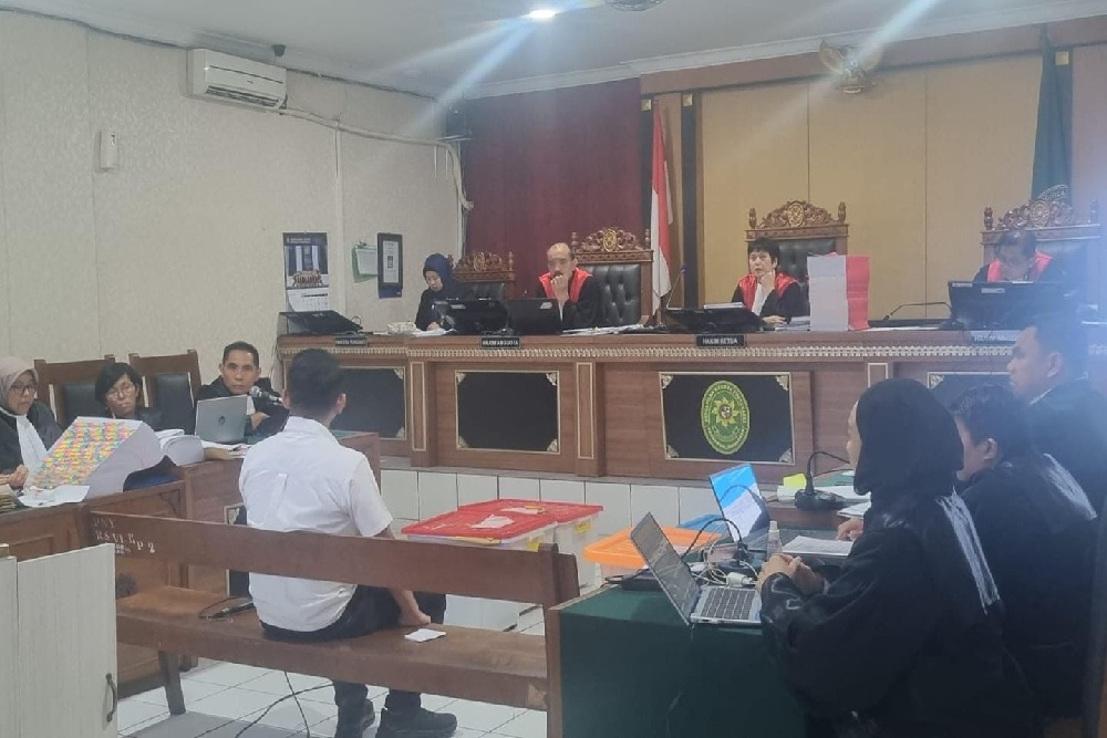 Hakim Tegur Raudi Akmal dalam Sidang Hibah Pariwisata