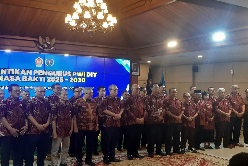 Sultan HB X Tegaskan Pers Harus Bermartabat saat Pelantikan PWI DIY