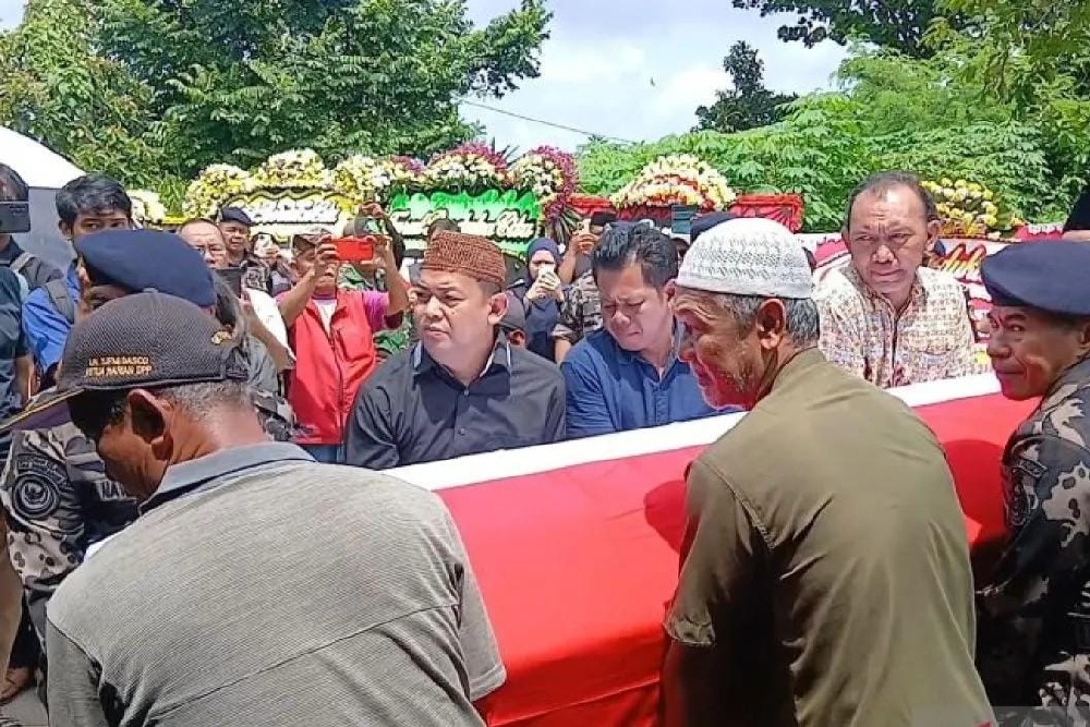 Jenazah Pilot ATR 42-500 Andy Dahananto Disambut Haru di Tigaraksa