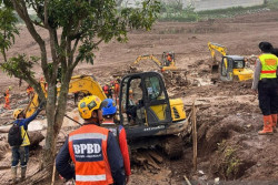 SAR Tambah 17 Alat Berat Percepat Pencarian Korban Longsor Cisarua