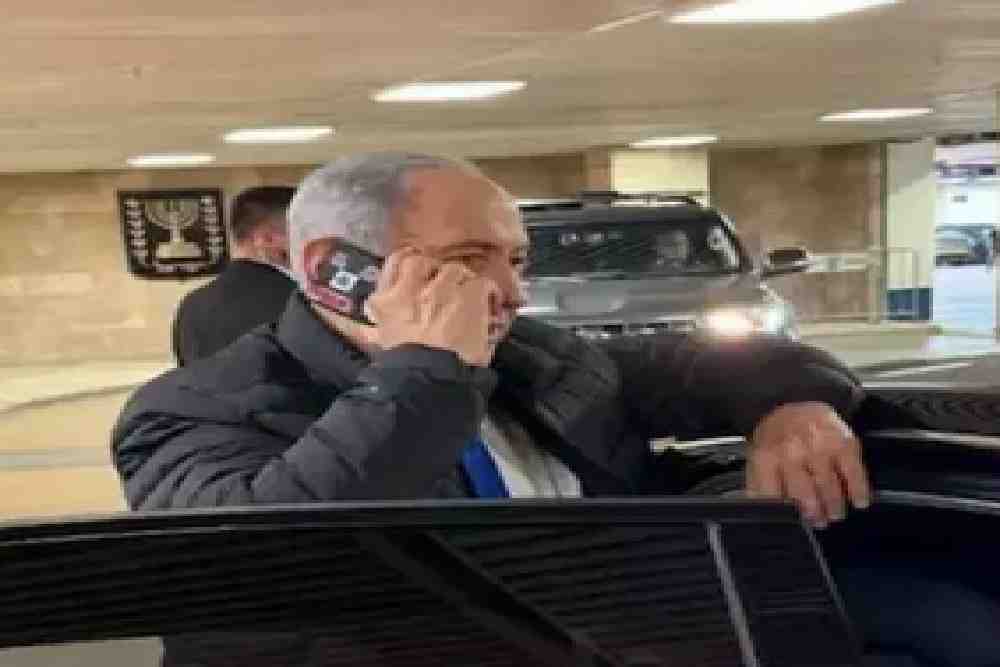 Segel Merah di Kamera Ponsel Netanyahu Ungkap Ketatnya Keamanan Israel