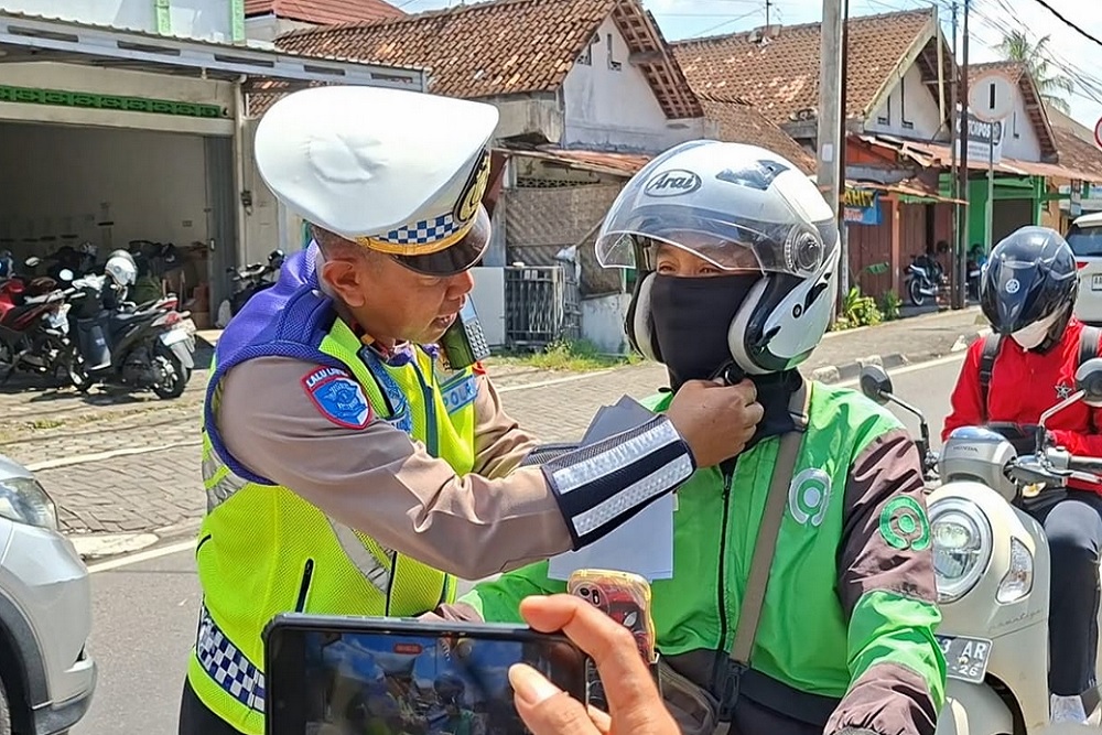 Polres Kulonprogo Buka Operasi Progo 2026, Bagi-Bagi Helm di Wates