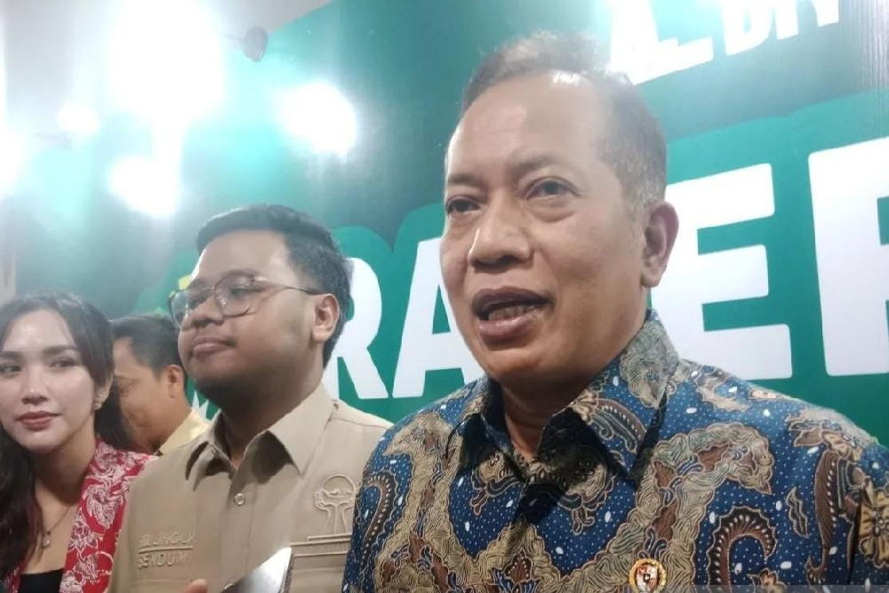 Menkop Dorong Kopdes Merah Putih Produksi Genteng Teknologi Baru