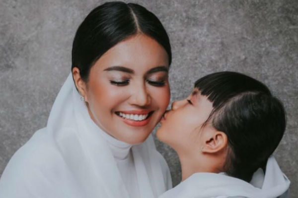 Terkait Fitnah Penelantaran Anak, Keluarga Denada Siap Jalur Hukum