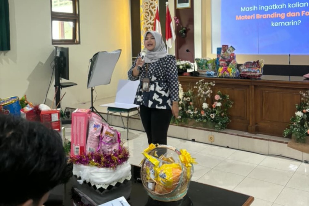 PLN Bekali Pelajar SMA Negeri 2 Keterampilan Bisnis Hampers
