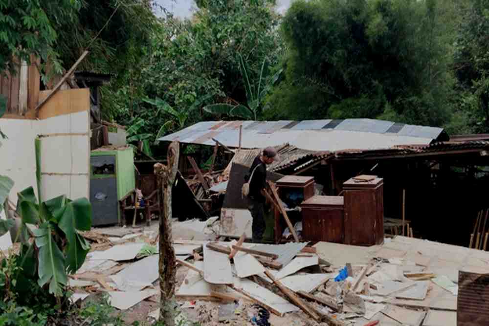 Jalan Jangli-Undip Putus akibat Tanah Gerak di Semarang