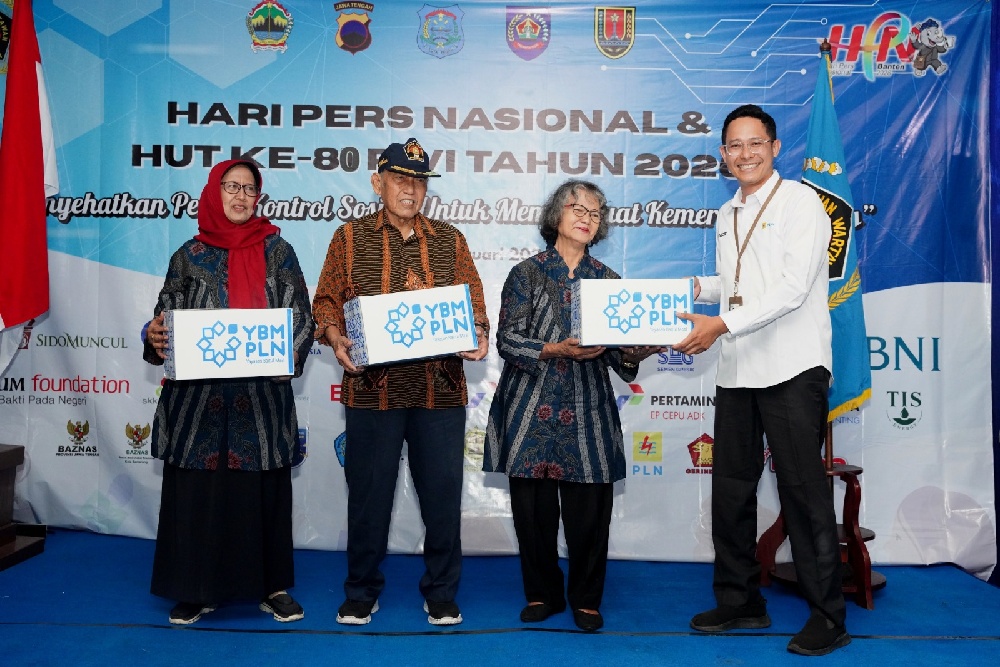 PLN UID Jateng-DIY Salurkan Sembako untuk IKWI di HPN ke-80