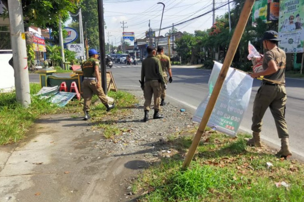 Satpol PP Bantul Copot 524 Reklame Ilegal