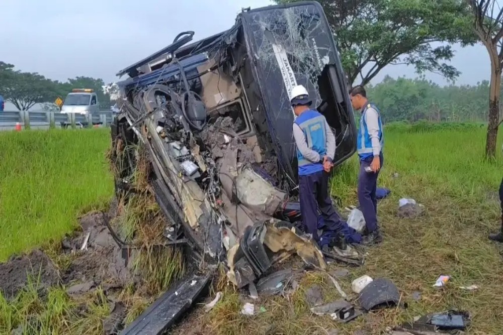 Kecelakaan Bus Jakarta-Malang Tol Ngawi-Solo, 1 Tewas dan 32 Luka