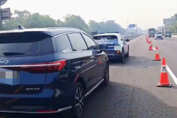 Tol Japek Padat! Contraflow Diberlakukan dari KM 5565 Arah Cikampek