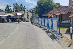 Jalur Sukoharjo-Klaten Rawan Laka, Tikungan Tajam Dipasang Barikade