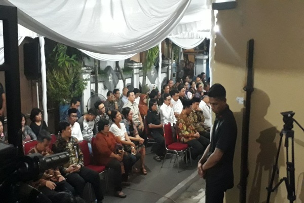 Presiden Jokowi dan Iriana Melayat Besan, Pelayat yang Masuk Diperiksa