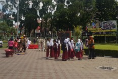 Ada Perang-Perangan di Balai Kota