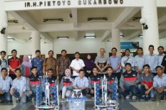 Robot STTNas Bertanding di Regional Semarang