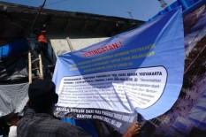 Kesal dengan Aktivitas di Eks Bioskop Indra, Sukrisno Wibowo Pasang Spanduk Peringatan 