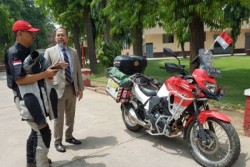 Naik Motor ke London, Biker Indonesia Singgah di India