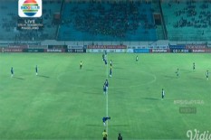PSIS SEMARANG VS PS TIRA : Babak Pertama, Tak Ada Gol di Stadion Moch Soebroto 