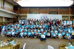 Reuni di Sekolah, Alumni 93 SMP 8 Jogja Sumbangkan Taman Bacaan di Halaman