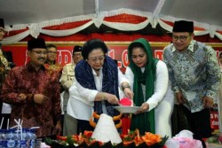 Di Acara Haul, Megawati Ajak Warga Jatim Dukung Cucu Bung Karno