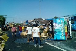 Lima Ton Jeruk Bertebaran di Ring Road Barat Gamping