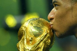 Alasan Piala Dunia 2018 Layak Dikenang: VAR, Suporter, & Mbappe