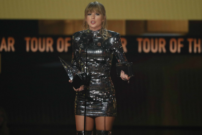Taylor Swift Borong Trofi American Music Awards 2018