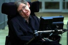 Tesis dan Kursi Roda Stephen Hawking Laku Terjual Rp14,6 Miliar
