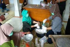 Ibu-Ibu di Pengasih Diajak Membuat Detergen Murah & Ramah Lingkungan