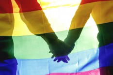 Polisi dan Warga Gerebek Pasangan Homoseksual yang Tengah Telanjang Bulat di Dalam Mobil