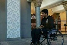 Gara-Gara Pakai Kursi Roda, Penyandang Disabilitas Dilarang Salat di Dalam Masjid