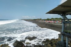 Tahap Awal Penataan Pantai Glagah adalah Penggusuran Hotel, Warung, Hunian dan Tambak Udang