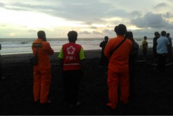 7 Remaja Terseret Ombak Pantai Congot, 2 Anak Masih dalam Pencarian