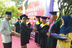 Puluhan Lansia Ikut Wisuda Khatam Alquran