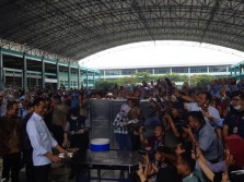Makan Siang Bersama Buruh, Presiden Jokowi Berharap May Day Diperingati dengan Gembira
