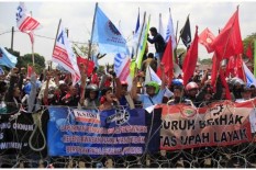 Antisipasi Massa Buruh, Polisi Jaga Pintu Masuk Tol
