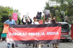 Pekerja Media di Semarang Di-PHK Menjelang Hari Buruh, Jurnalis Demo