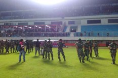 Diwarnai Kericuhan, PSS Bekuk Arema FC 3-1