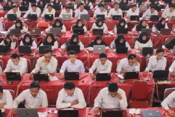 Foto Tangga Laki-Laki dan Perempuan Dipisah di SMP Negeri Jakarta Viral di Medsos, Dihujat Warganet - Harian Jogja