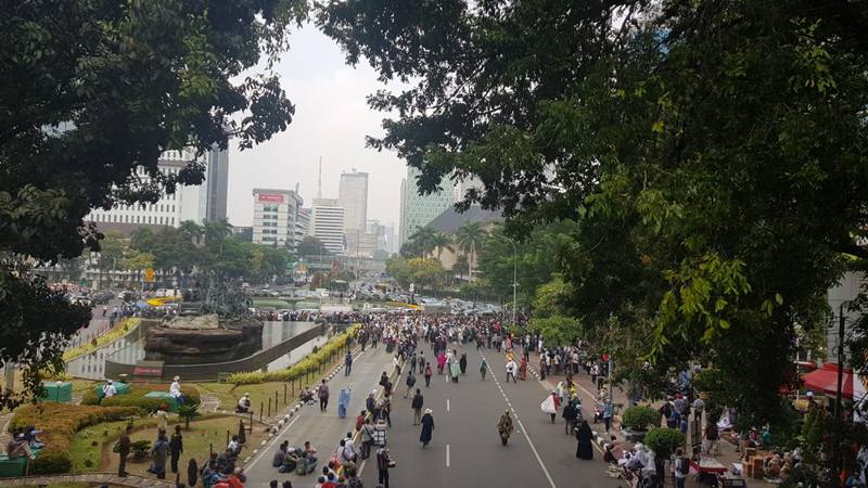 Foto Tangga Laki-Laki dan Perempuan Dipisah di SMP Negeri Jakarta Viral di Medsos, Dihujat Warganet - Harian Jogja