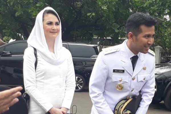 Foto Pria Salat di Truk Kontainer Ini Bikin Warganet Bertanya-Tanya, Sujudnya Bagaimana? - Harian Jogja
